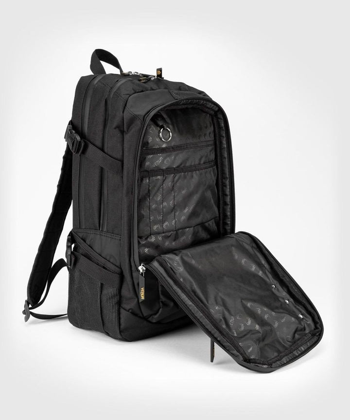 Mochila Venum challenger pro-evo negra oro (3)
