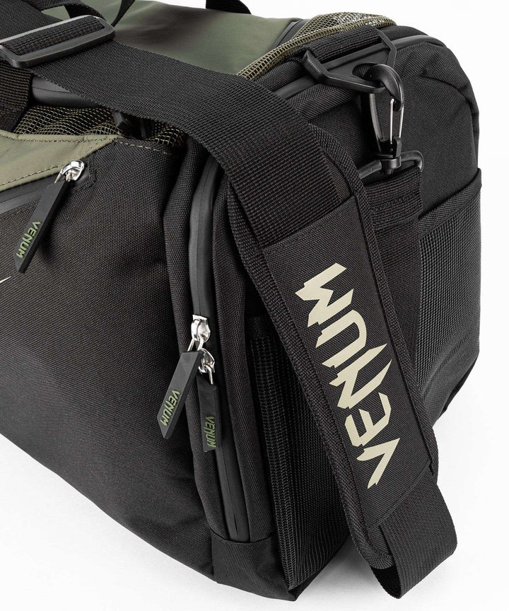 Bolsa deportiva Venum trainer lite evo (khaki/negra)7