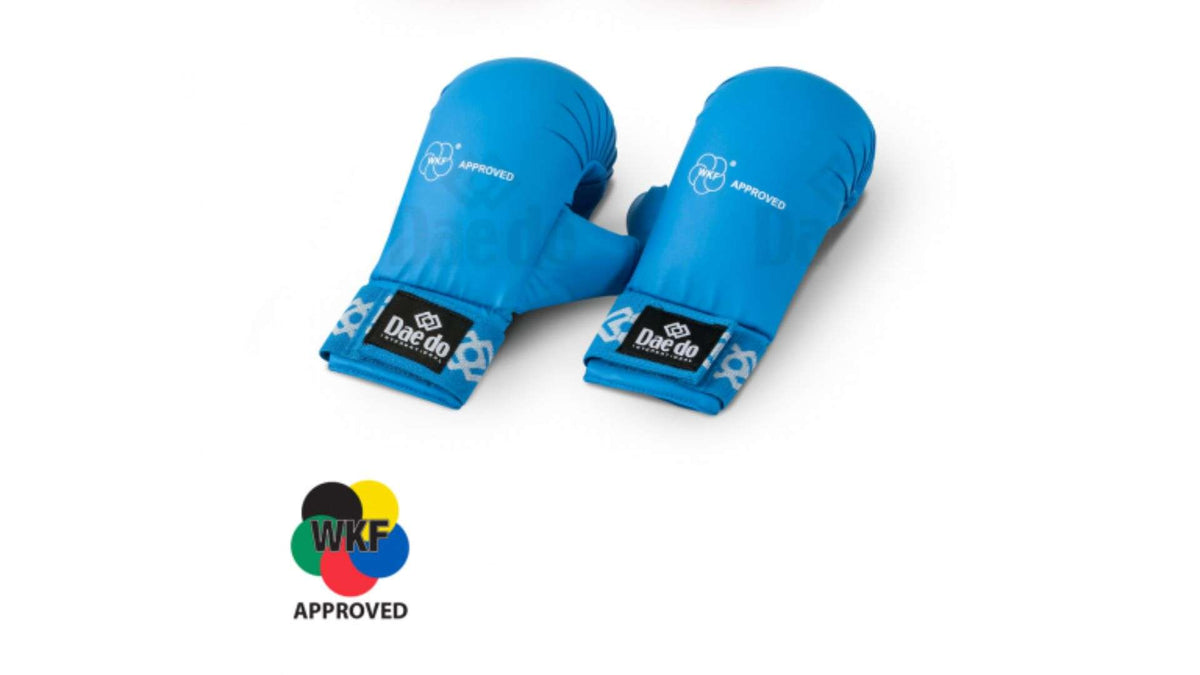 Guantillas karate Daedo WKF azul con pulgar