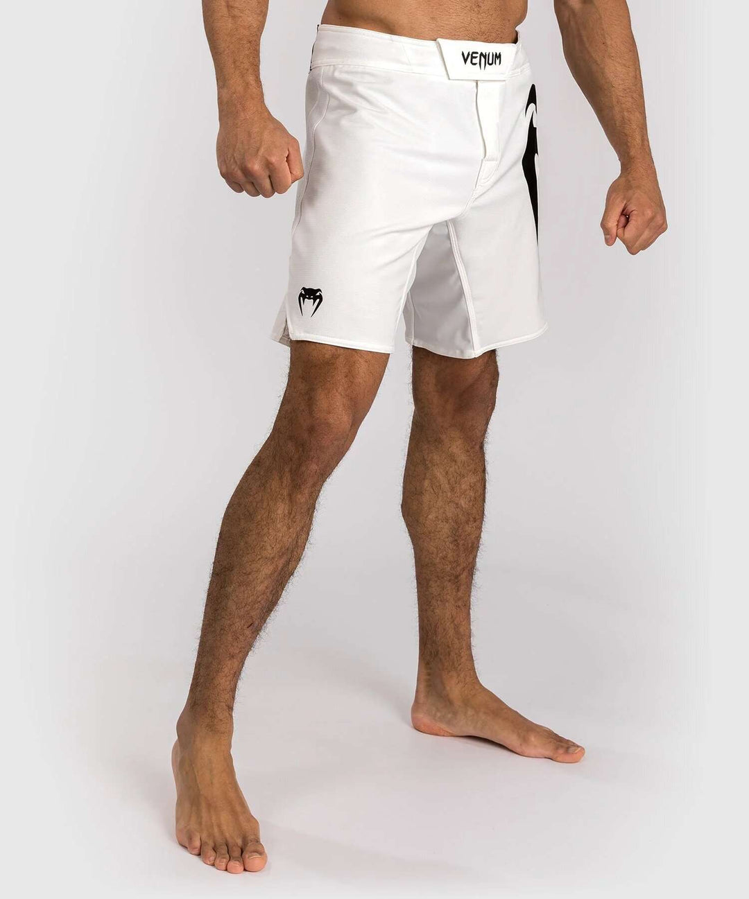 Fightshorts Venum light 5.0 blanco negro 1