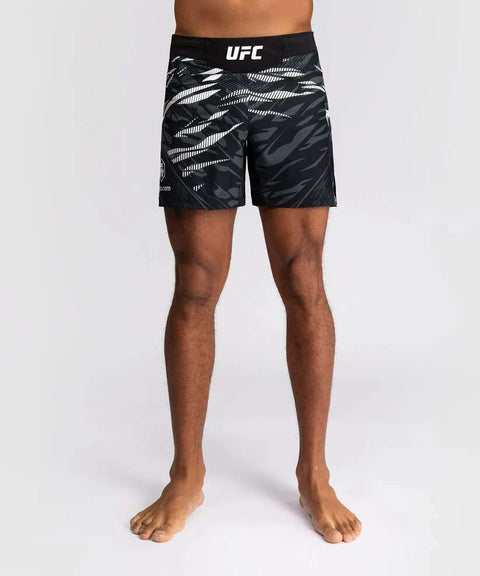 UFC fusion Venum authentic fight shorts negro blanco