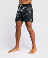 UFC fusion Venum authentic fight shorts negro blanco