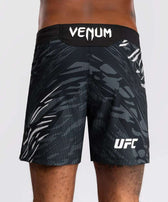 UFC fusion Venum authentic fight shorts negro blanco