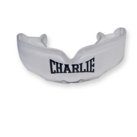 Bucal de boxeo Charlie logo blanco