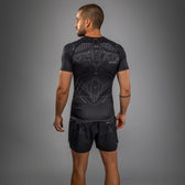 Rashguard Venum Eclipse manga corta negro ivory