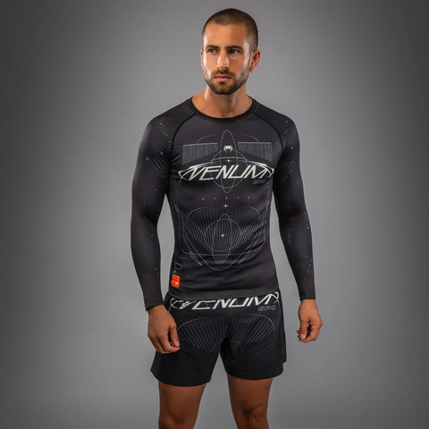 Rashguard Venum Eclipse manga larga negro ivory