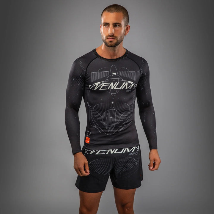 Venum Rashguard Eclipse long Sleeve negra Ivory