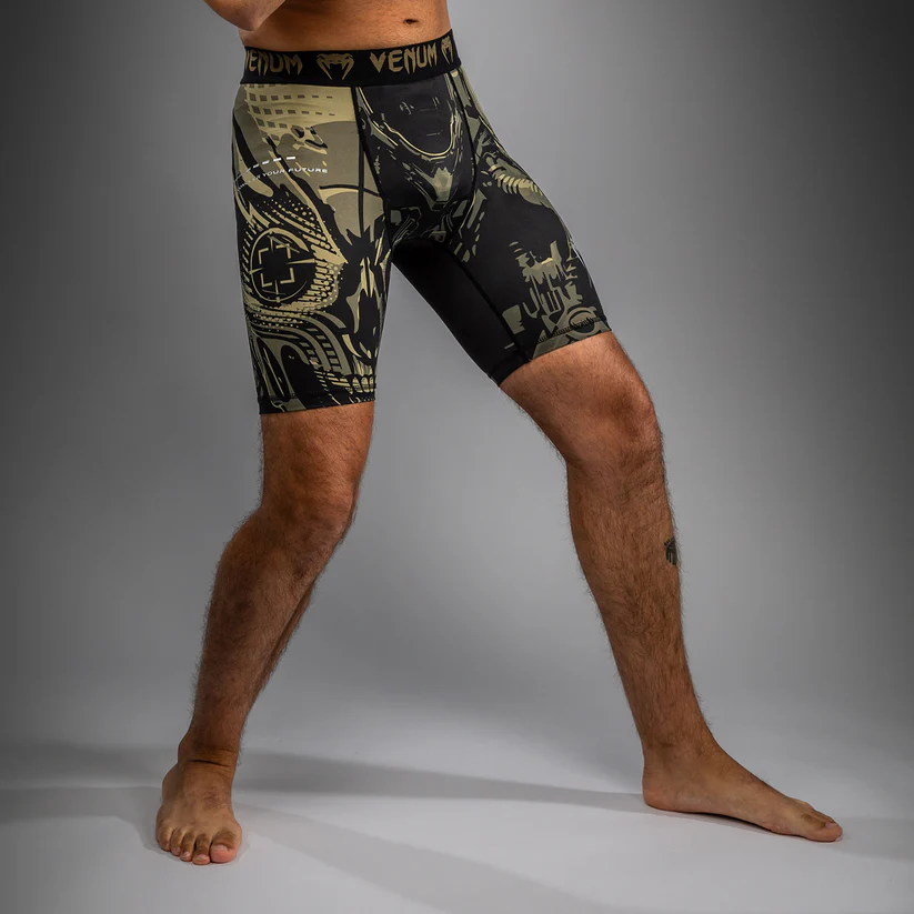Shorts vale tudo Venum invader negro sand 1