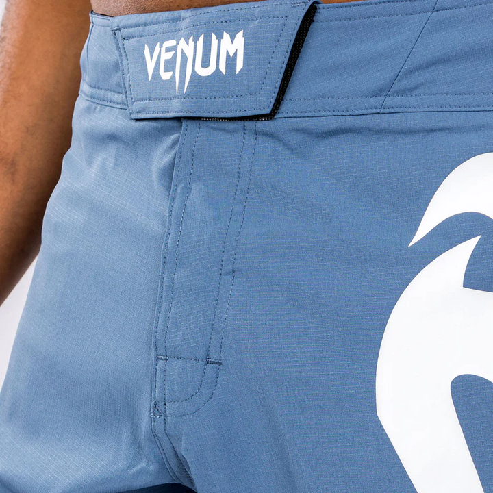 Venum liight 5.0 fightshort azul blanco 4