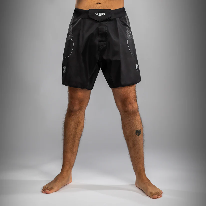 Venum nexus pantalones cortos de lucha negro plata