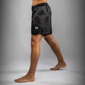 Venum nexus pantalones cortos de lucha negro plata