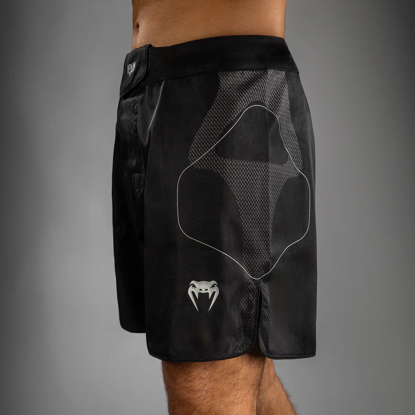 Venum nexus pantalones cortos de lucha negro plata 3